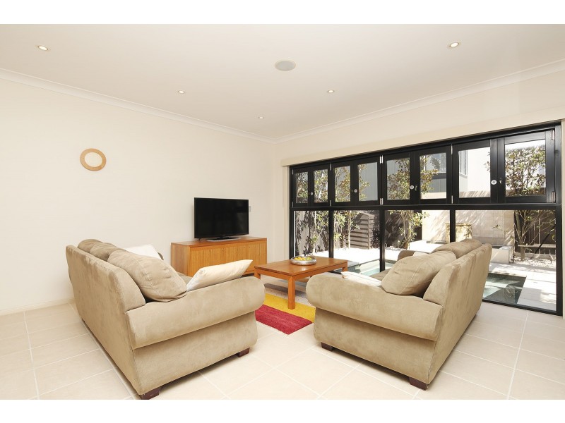 17 Burns Street, Indooroopilly QLD 4068