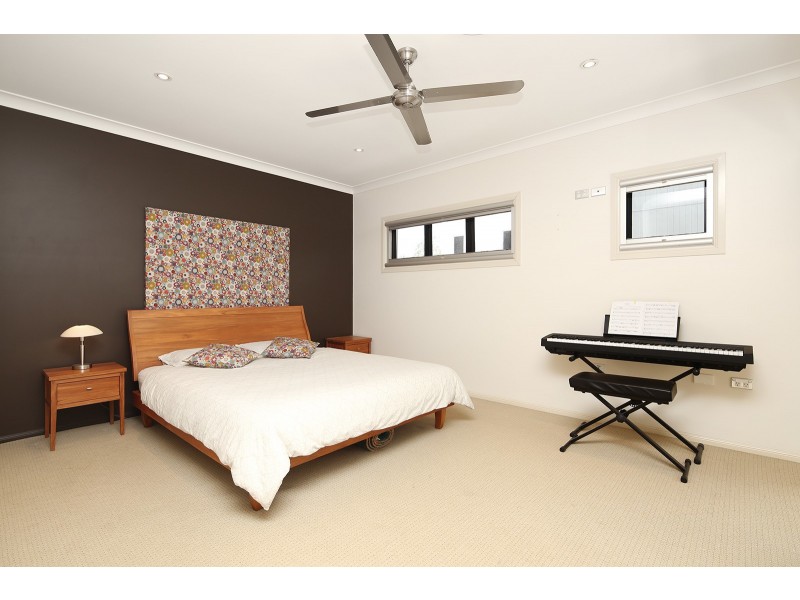 17 Burns Street, Indooroopilly QLD 4068