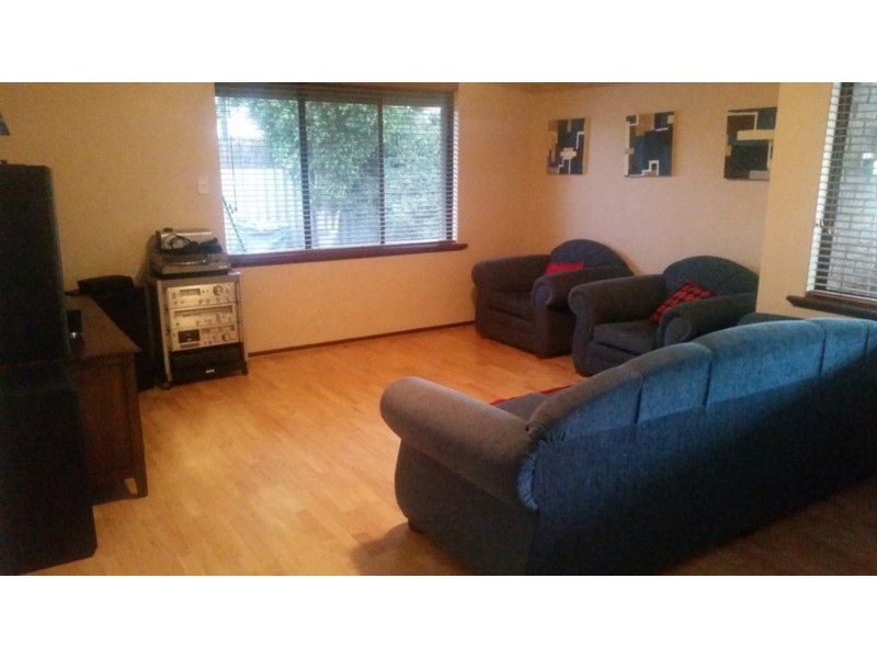 18 Marlowe Place, Munster WA 6166