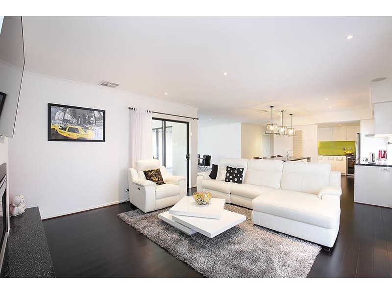 12 Sun Orchid Drive, Pakenham VIC 3810