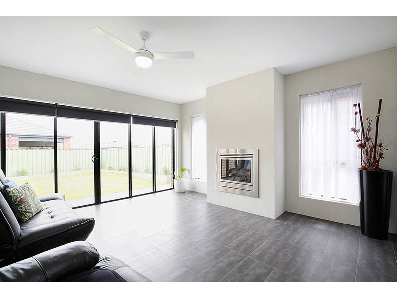 12 Sun Orchid Drive, Pakenham VIC 3810