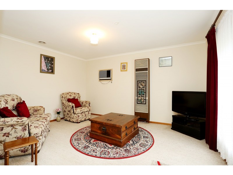 4/51  Station Road, Melton South VIC 3338