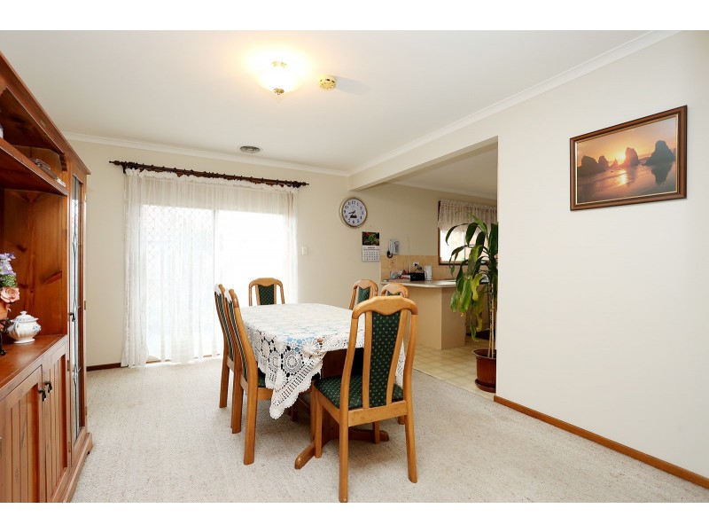 4/51  Station Road, Melton South VIC 3338