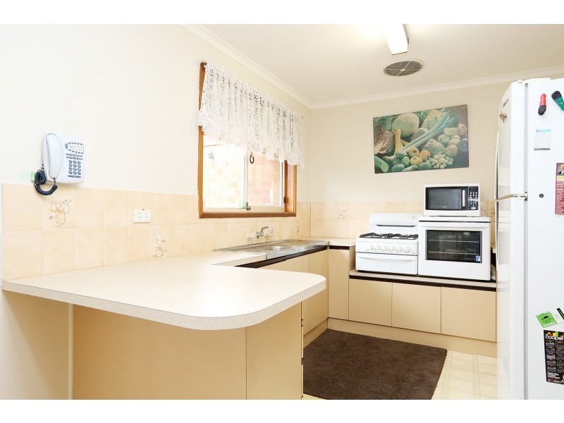 4/51  Station Road, Melton South VIC 3338