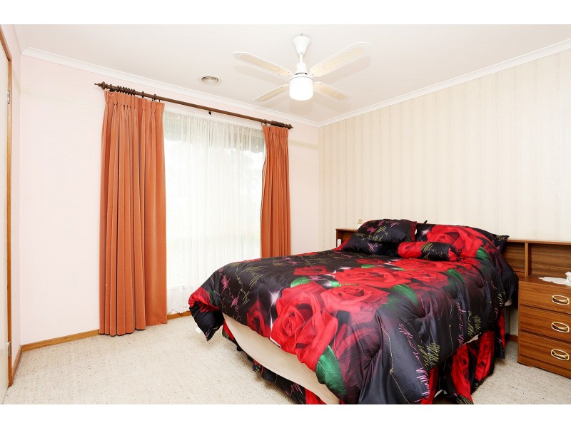 4/51  Station Road, Melton South VIC 3338