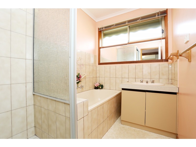 4/51  Station Road, Melton South VIC 3338