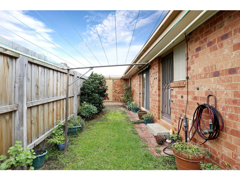 4/51  Station Road, Melton South VIC 3338