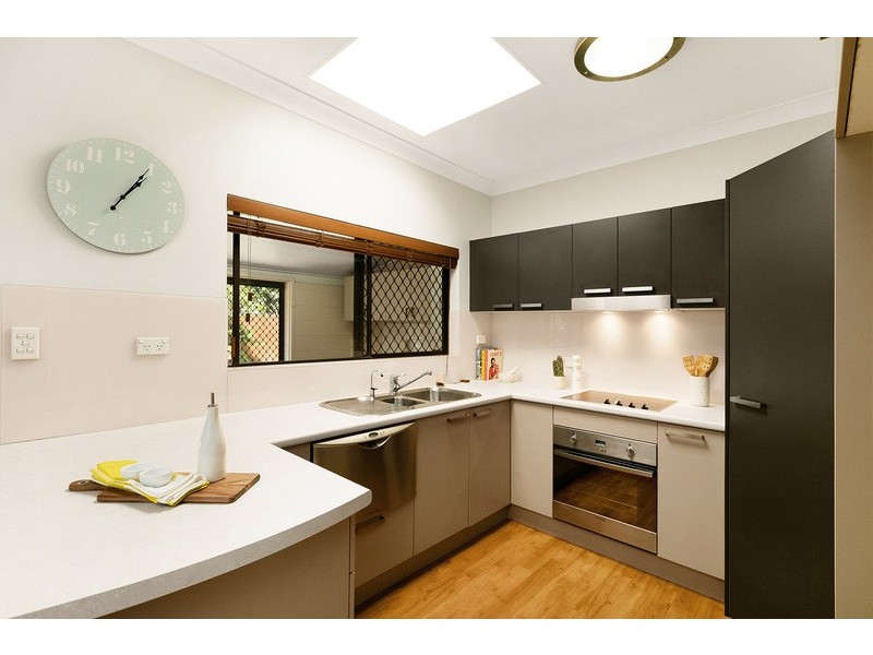 20 Banksia Street, Mooroobool QLD 4870