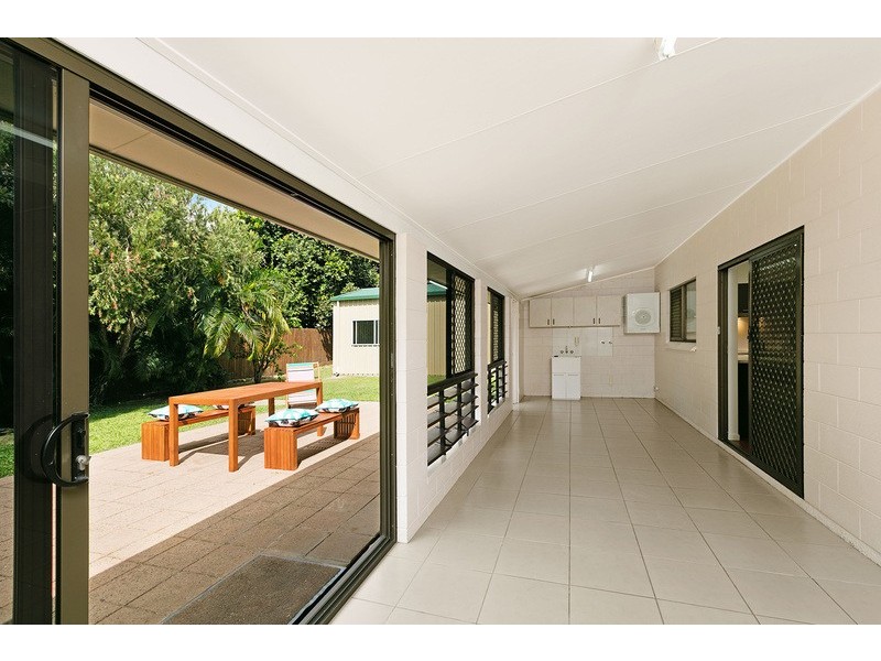 20 Banksia Street, Mooroobool QLD 4870