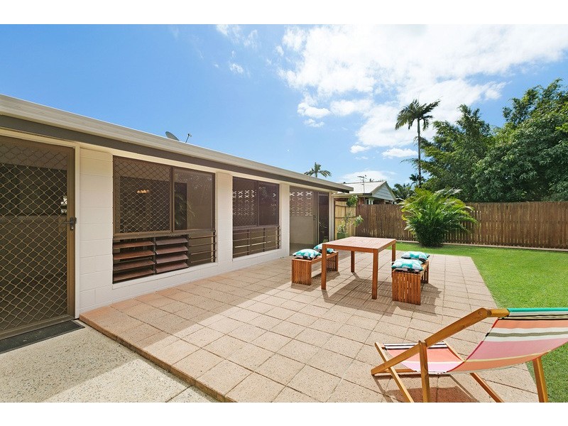 20 Banksia Street, Mooroobool QLD 4870