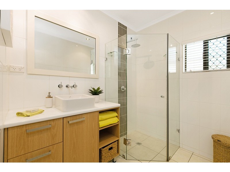 20 Banksia Street, Mooroobool QLD 4870