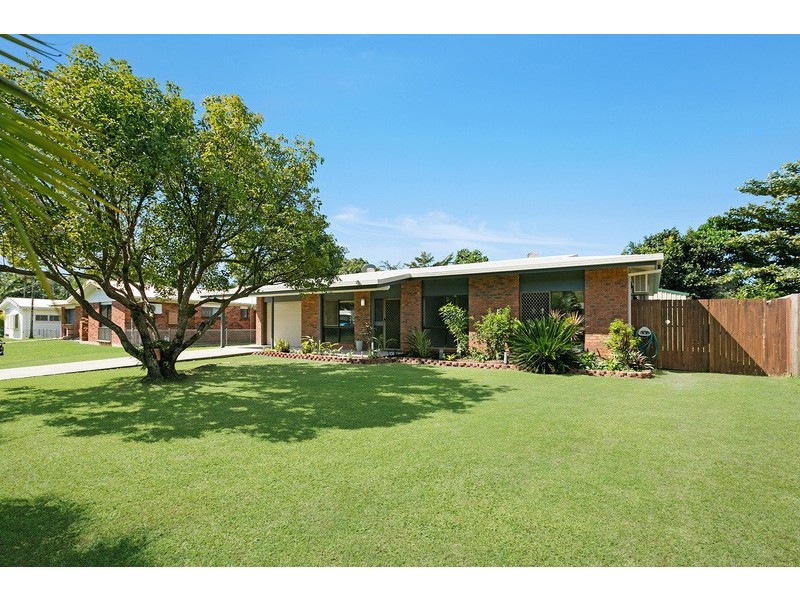 20 Banksia Street, Mooroobool QLD 4870