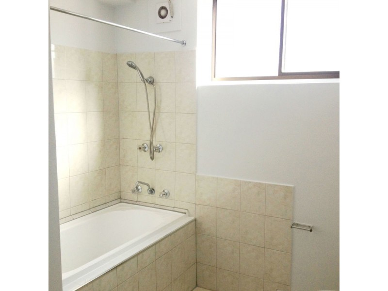 33/12 Percy Street, St Albans VIC 3021