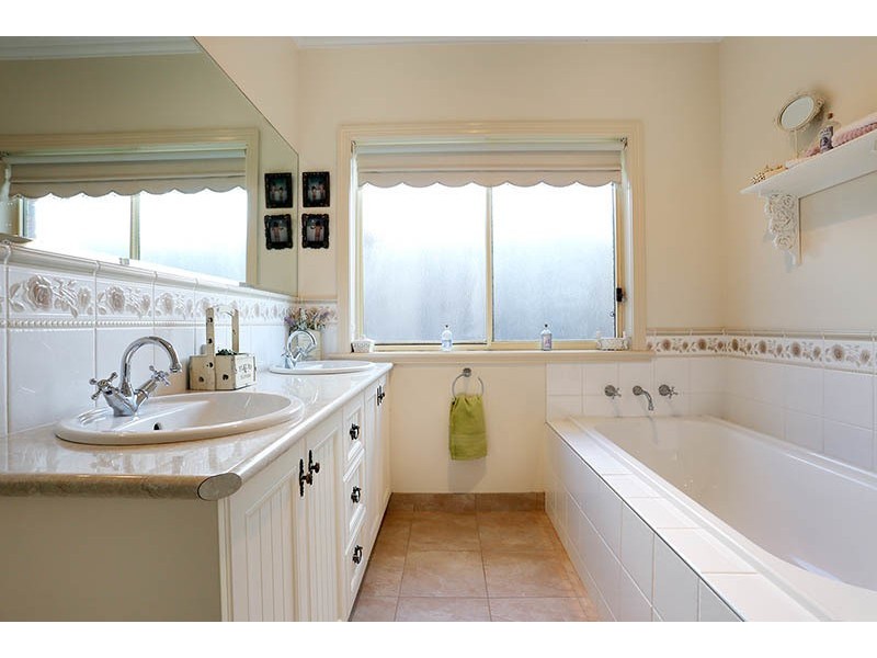 8 Wexford Place, Traralgon VIC 3844