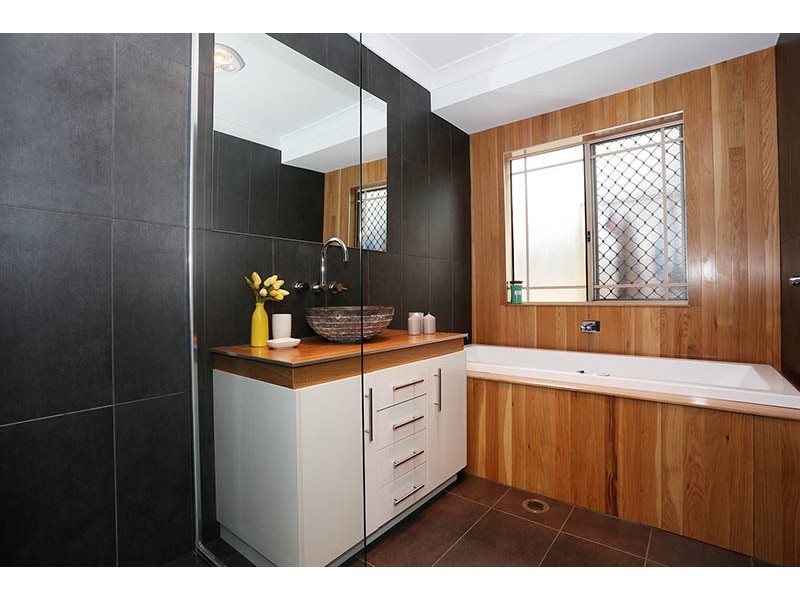 8 Foxtail Court, Tallai QLD 4213