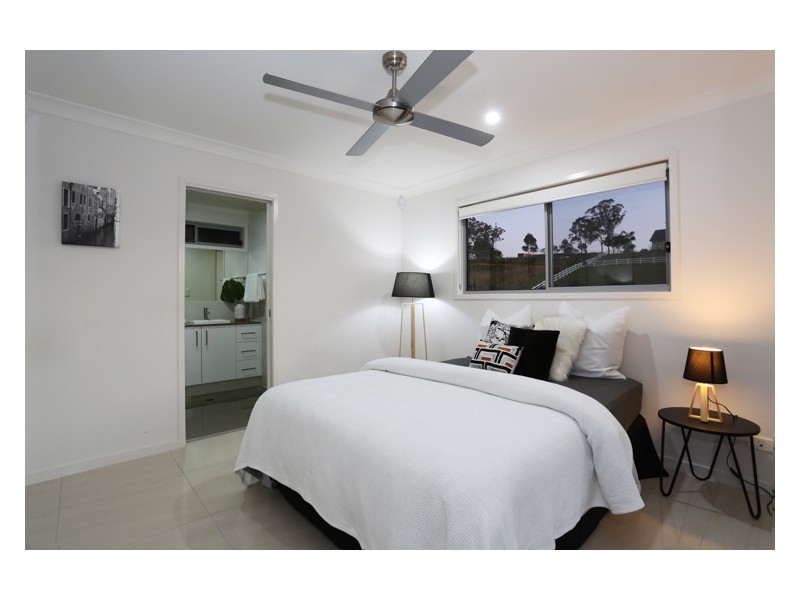 28  Huntington Drive, Maudsland QLD 4210