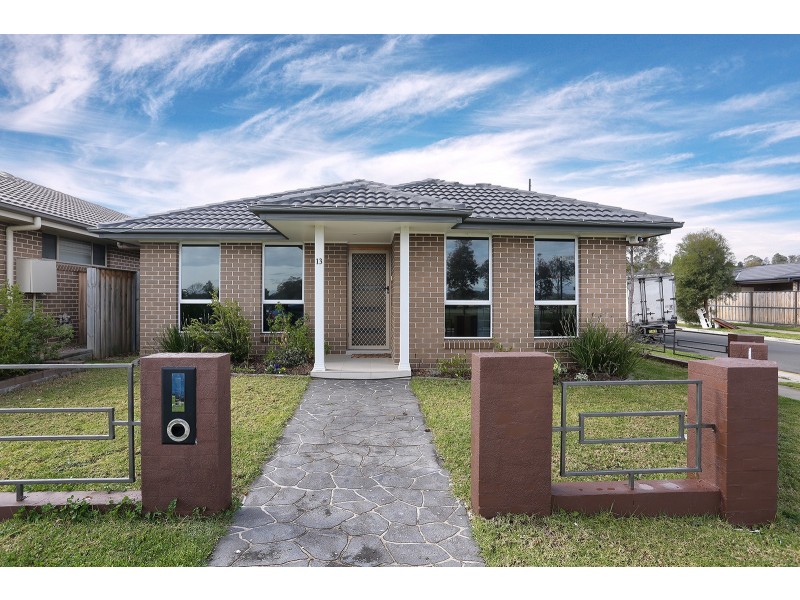 13 Grampian Avenue, Minto NSW 2566