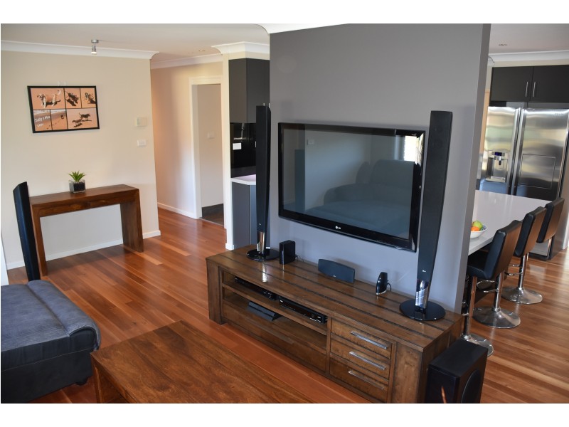 9 Westborne Drive, Nowra NSW 2541