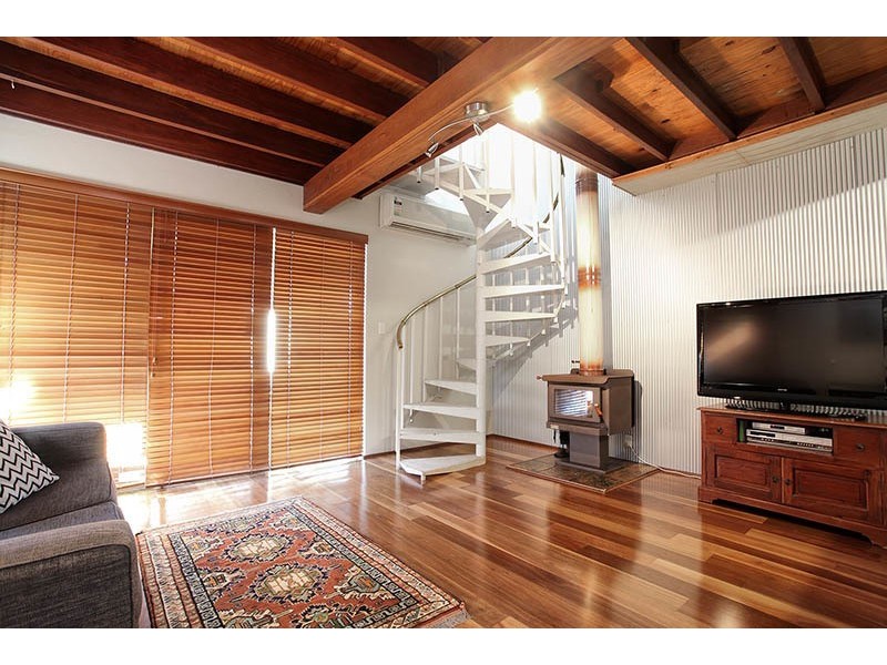 10 Dalston Cr, Kardinya WA 6163