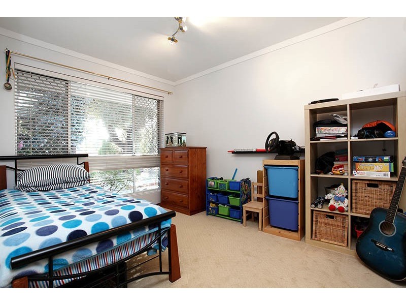 10 Dalston Cr, Kardinya WA 6163