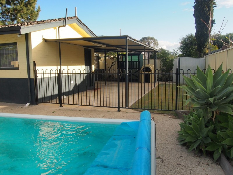 2 Cherry Way, Camillo WA 6111