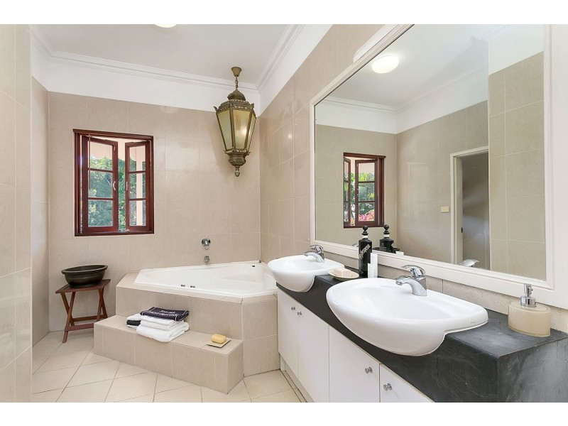 24 Trivia Street, Palm Cove QLD 4879