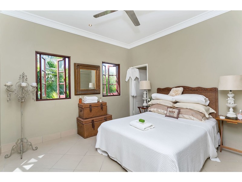 24 Trivia Street, Palm Cove QLD 4879