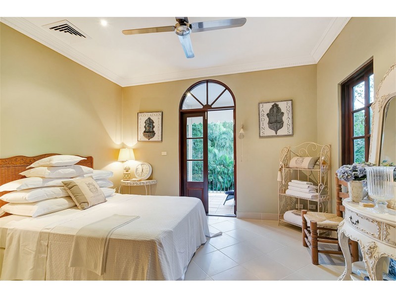 24 Trivia Street, Palm Cove QLD 4879
