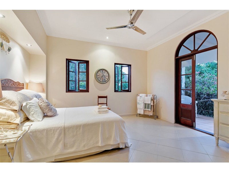 24 Trivia Street, Palm Cove QLD 4879