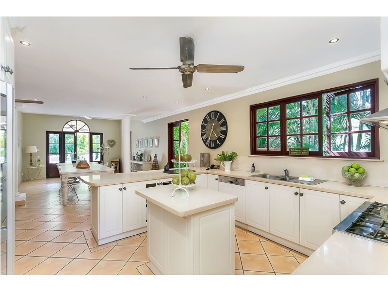 24 Trivia Street, Palm Cove QLD 4879