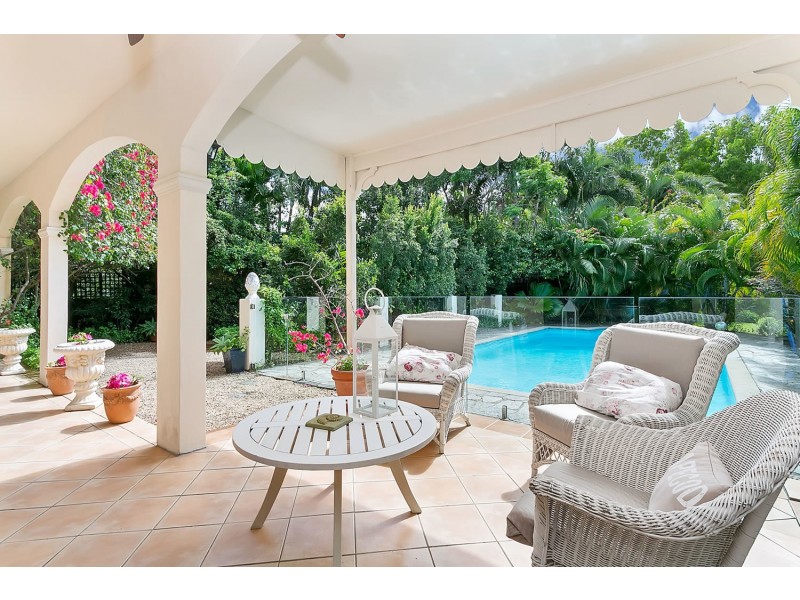 24 Trivia Street, Palm Cove QLD 4879