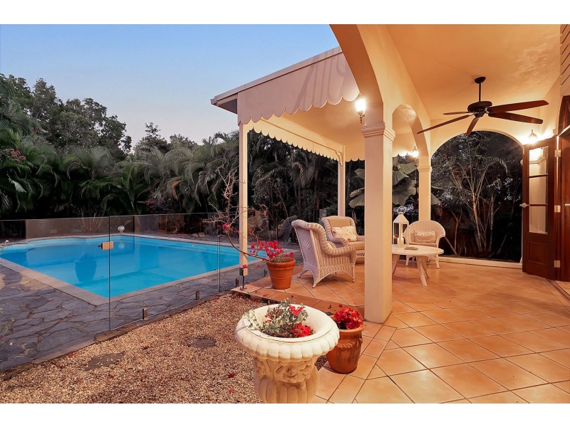 24 Trivia Street, Palm Cove QLD 4879
