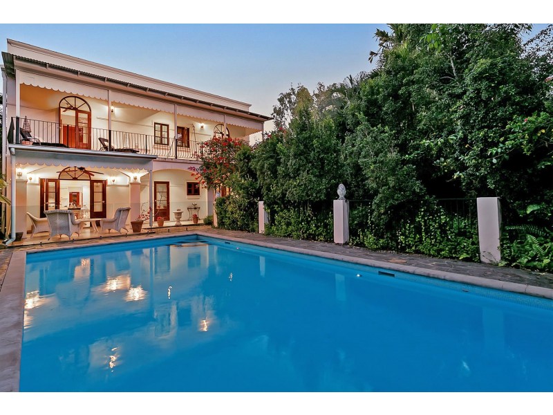 24 Trivia Street, Palm Cove QLD 4879