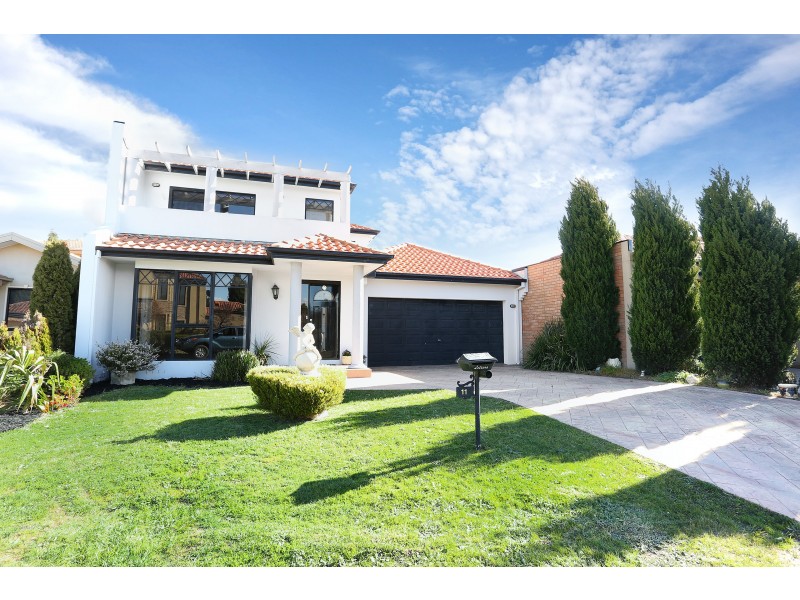 11  Lakeside Drive, Hidden Valley VIC 3756