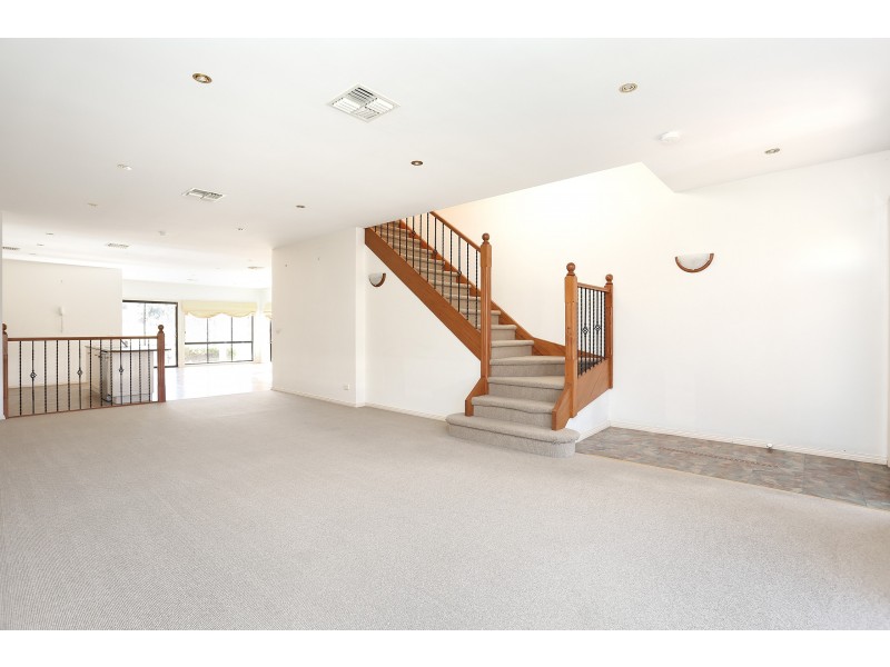 11  Lakeside Drive, Hidden Valley VIC 3756