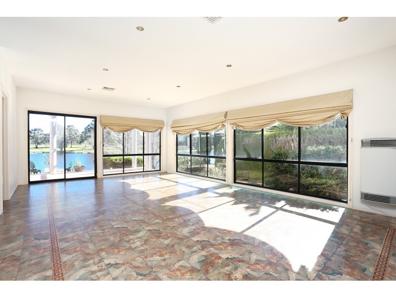 11  Lakeside Drive, Hidden Valley VIC 3756