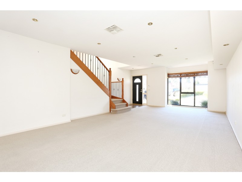 11  Lakeside Drive, Hidden Valley VIC 3756