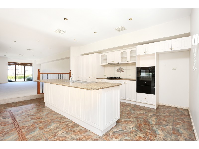 11  Lakeside Drive, Hidden Valley VIC 3756