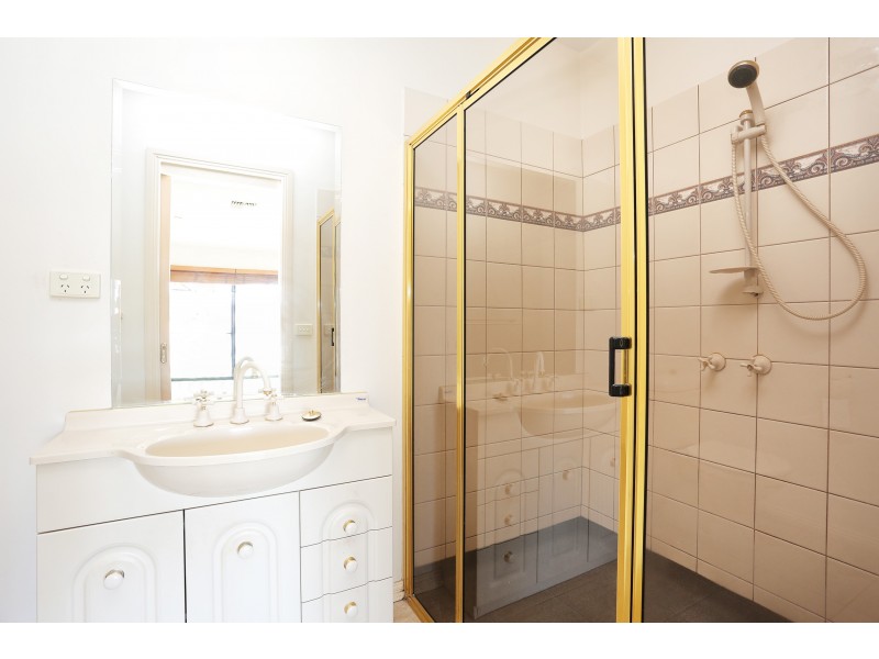 11  Lakeside Drive, Hidden Valley VIC 3756