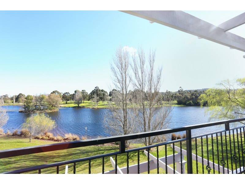 11  Lakeside Drive, Hidden Valley VIC 3756