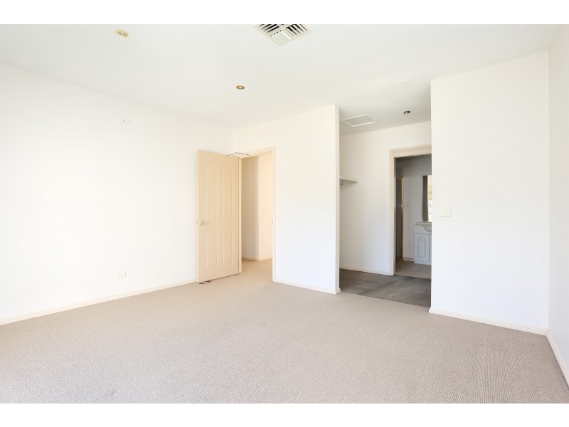 11  Lakeside Drive, Hidden Valley VIC 3756