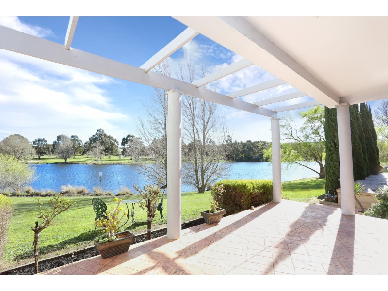 11  Lakeside Drive, Hidden Valley VIC 3756