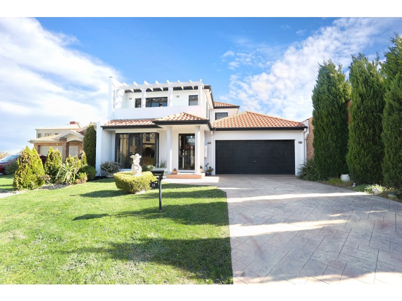 11  Lakeside Drive, Hidden Valley VIC 3756