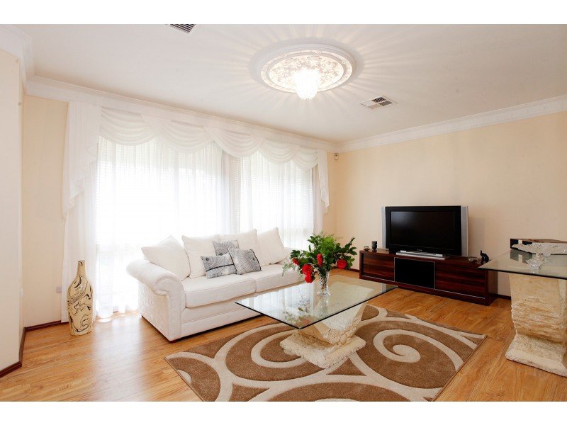 42 Lockheed Circuit, St Clair NSW 2759