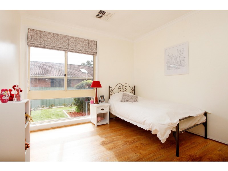 42 Lockheed Circuit, St Clair NSW 2759