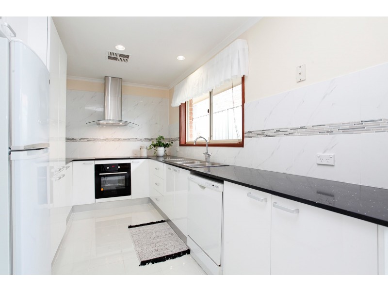 42 Lockheed Circuit, St Clair NSW 2759