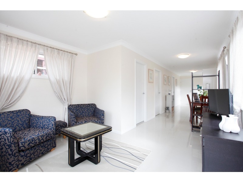 42 Lockheed Circuit, St Clair NSW 2759