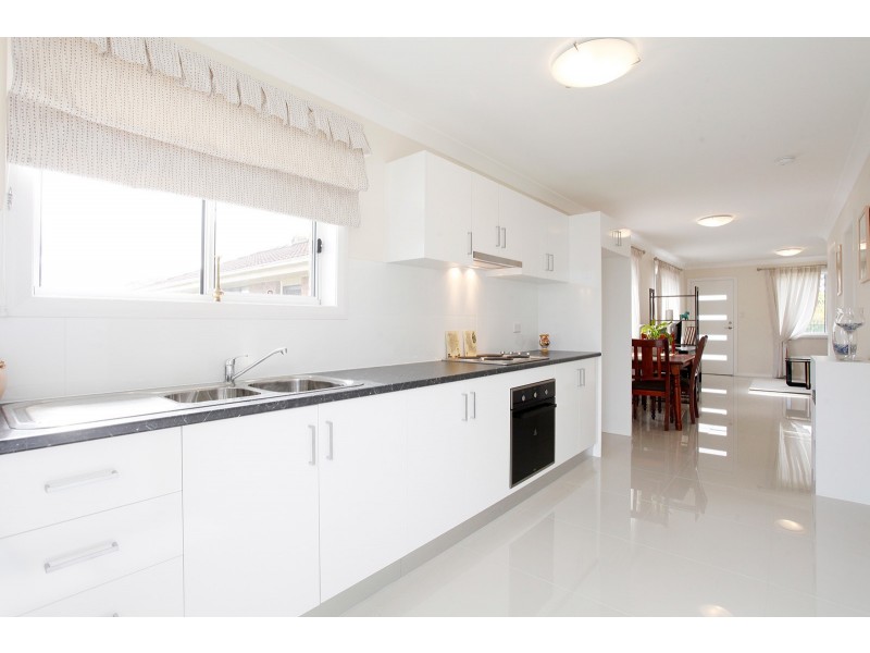42 Lockheed Circuit, St Clair NSW 2759