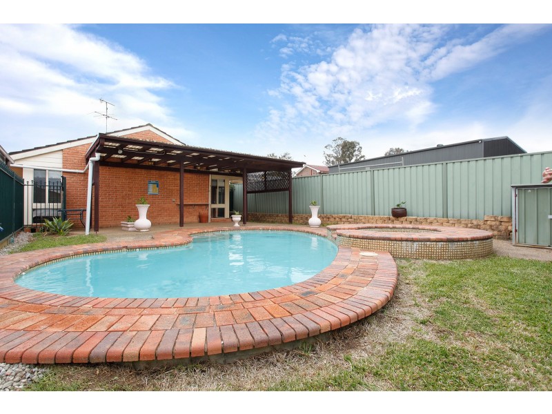 42 Lockheed Circuit, St Clair NSW 2759