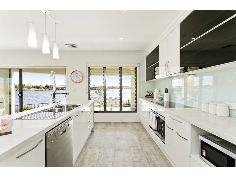 22 Caspian Circuit, Mountain Creek QLD 4557
